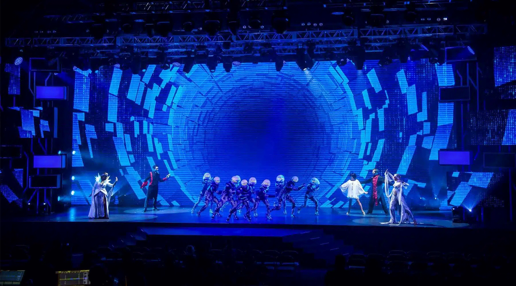 What should I pay attention to when renting a stage LED display?